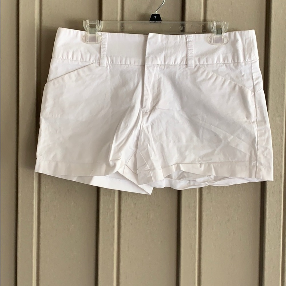 Daisy Fuentes White Shorts size 8